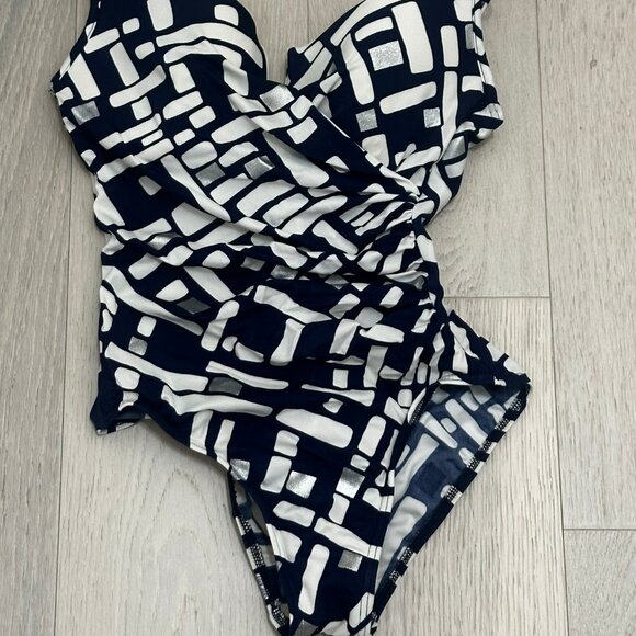 Miraclesuit Estilo Swimsuit – Navy/White, Tummy Control, Glam V-Neck - Size 12 - Picture 9 of 15